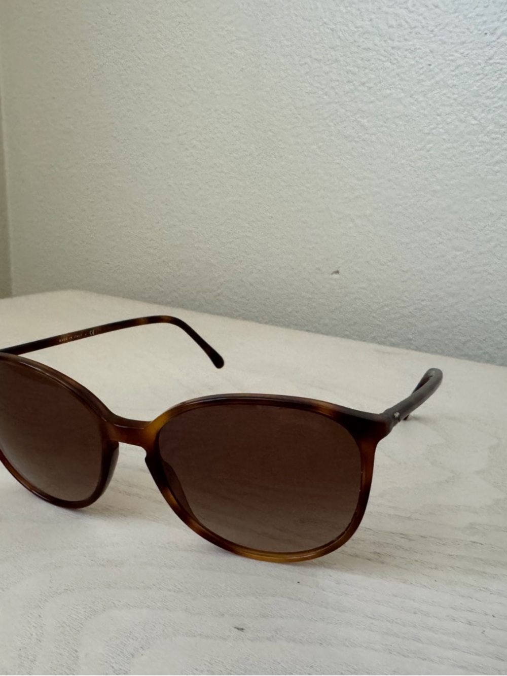 CHANEL Tortoiseshell Frame Sunglasses with Brown Lenses - Picture 3 of 4